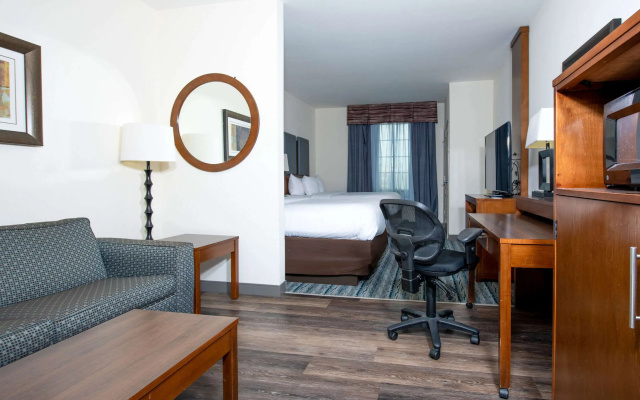 photo 4 of Comfort Suites Oil Center