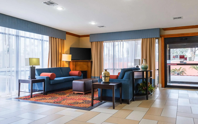 photo 4 of Comfort Suites Lake Charles