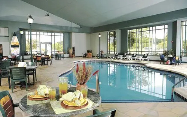 photo 3 of Comfort Suites Lake Country