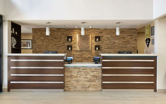 photo 2 of Comfort Suites Northside Hospital Gwinnett