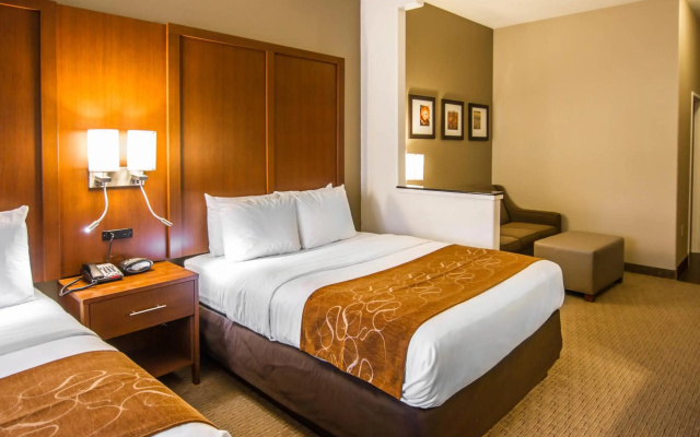 photo 4 of Comfort Suites Marshall