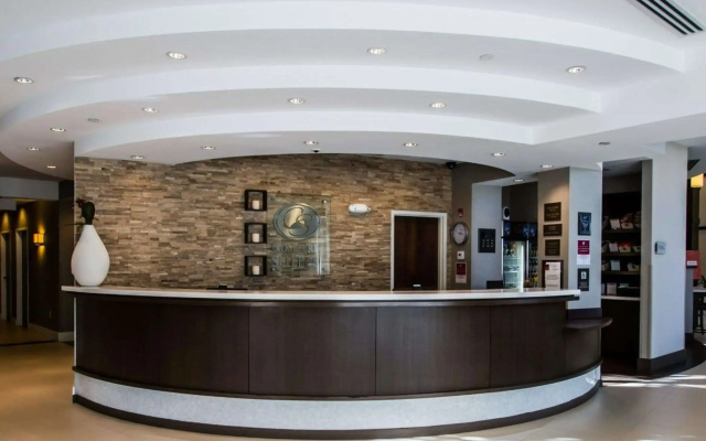 photo 2 of Comfort Suites Miami Airport North