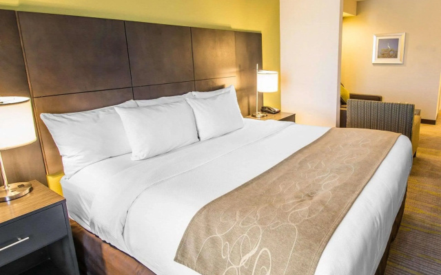 photo 3 of Comfort Suites Miami Airport North