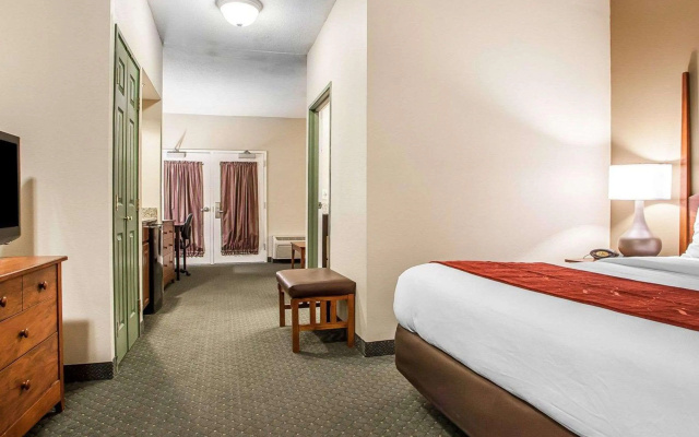 photo 4 of Comfort Suites Milwaukee Airport