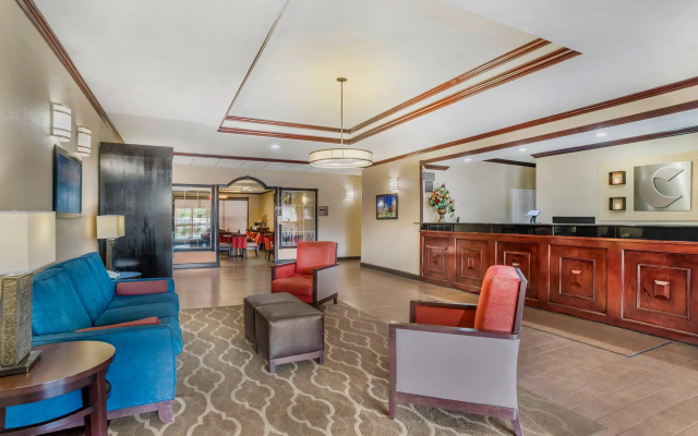 photo 2 of Comfort Suites Montgomery East Monticello Dr.