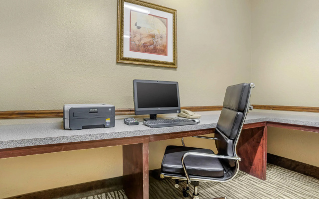 photo 3 of Comfort Suites Montgomery East Monticello Dr.