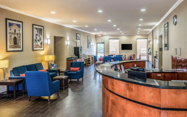 photo 2 of Comfort Suites Near Texas State University
