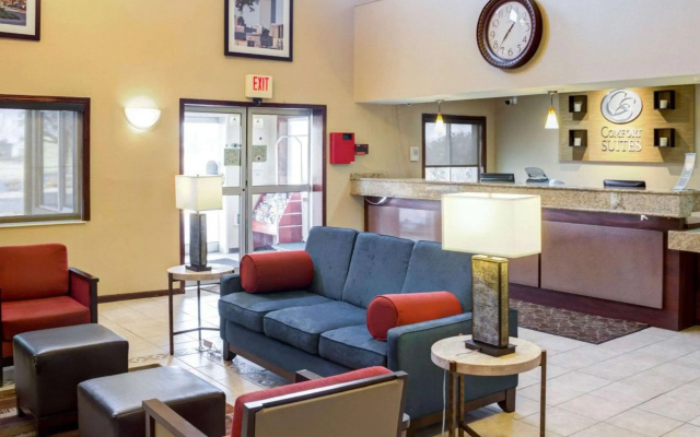 photo 2 of Comfort Suites Omaha Northwest