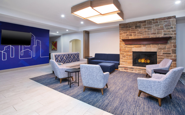photo 2 of Holiday Inn Express & Suites Milwaukee Nw Park Place by IHG