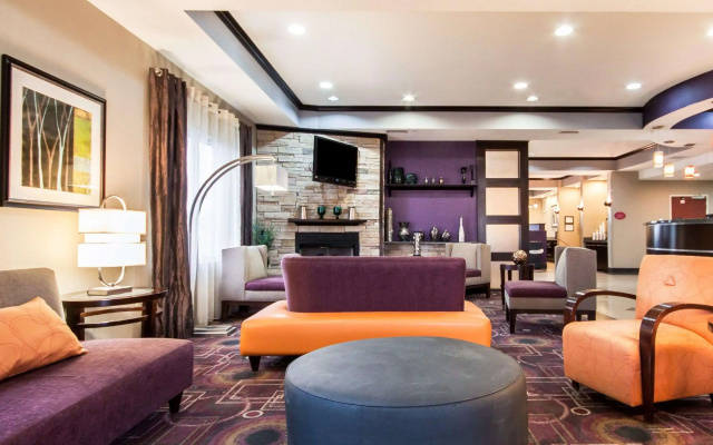 photo 2 of Comfort Suites Pecos