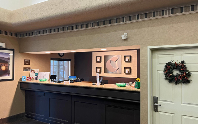 photo 2 of Comfort Suites Peoria Sports Complex