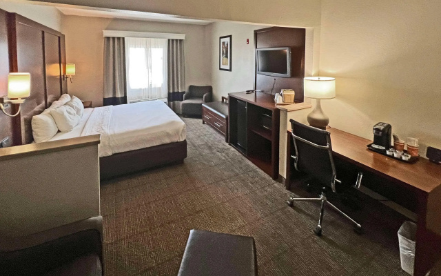 photo 3 of Comfort Suites Peoria Sports Complex