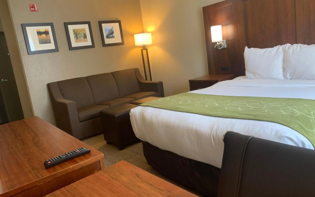 photo 3 of Comfort Suites Peoria I-74