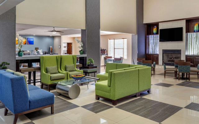 photo 2 of Comfort Suites Pineville - Ballantyne Area