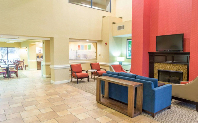 photo 2 of Comfort Suites Port Allen - Baton Rouge