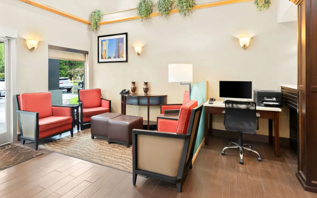photo 2 of Comfort Suites Portland Airport