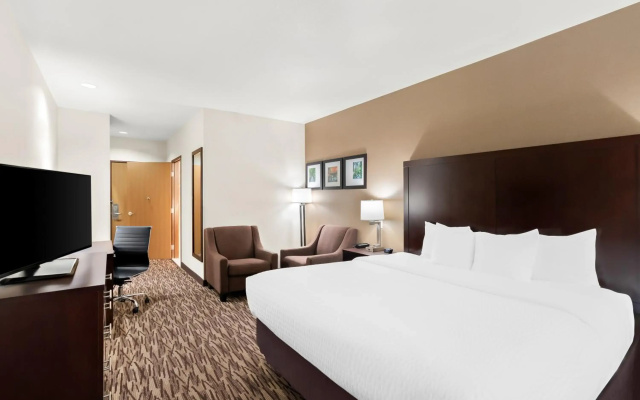 photo 4 of Comfort Suites Portland Airport