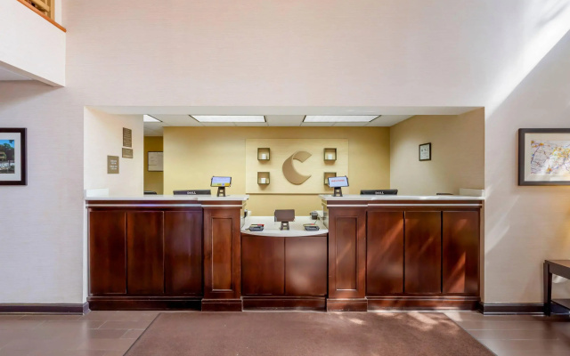 photo 2 of Comfort Suites Regency Park