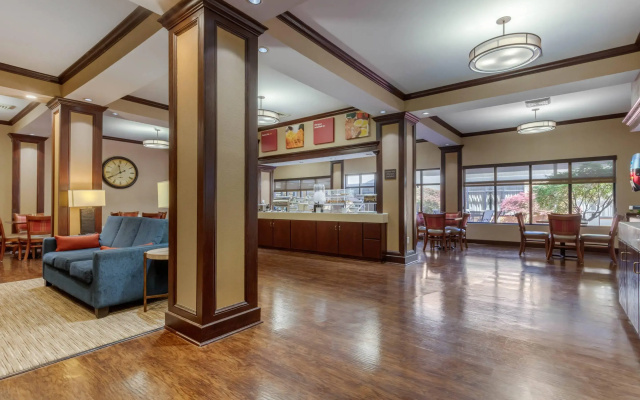 photo 2 of Comfort Suites Rolla