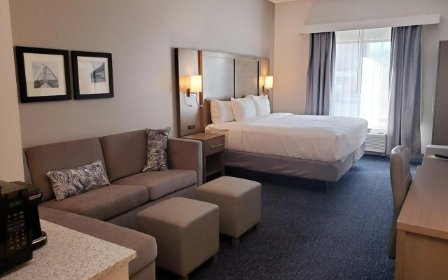 photo 3 of Comfort Suites Scottsdale Talking Stick Entertainment District