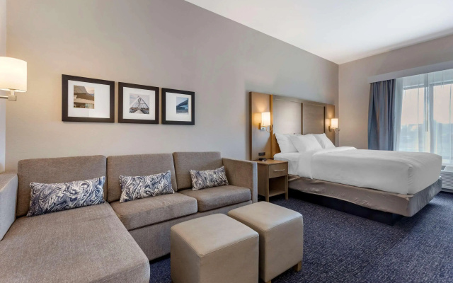 photo 5 of Comfort Suites Scottsdale Talking Stick Entertainment District