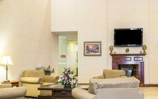 photo 3 of Comfort Suites South Point - Huntington