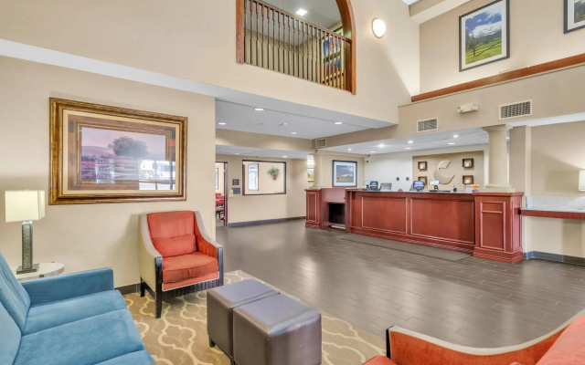 photo 2 of Comfort Suites Lakewood - Denver