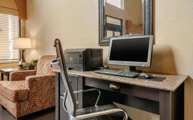 photo 4 of Comfort Suites near Route 66
