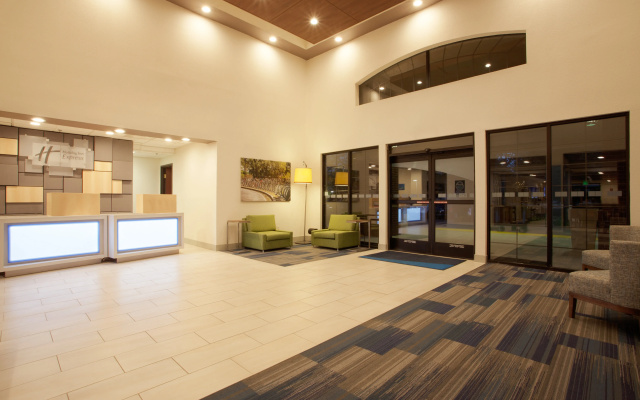 photo 2 of Holiday Inn Express & Suites Davis - University Area by IHG