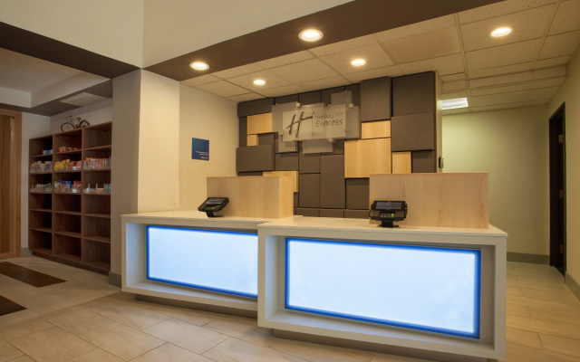 photo 3 of Holiday Inn Express & Suites Davis - University Area by IHG