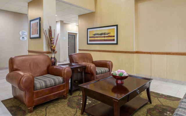 photo 2 of Comfort Suites Near Universal Orlando Resort