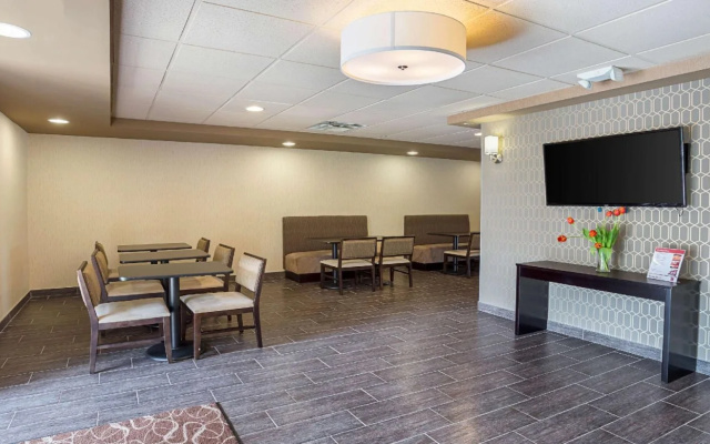 photo 2 of Comfort Suites University