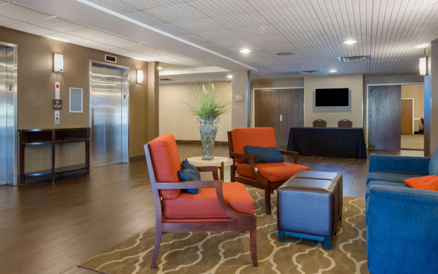photo 2 of Comfort Suites Bethlehem Near Lehigh University and LVI Airport