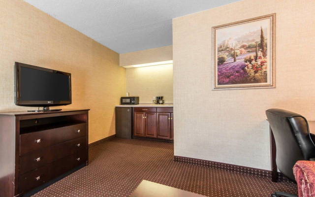 photo 3 of Comfort Suites Bethlehem Near Lehigh University and LVI Airport