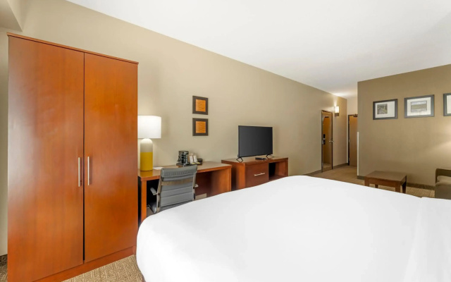 photo 3 of Comfort Suites Near Vancouver Mall