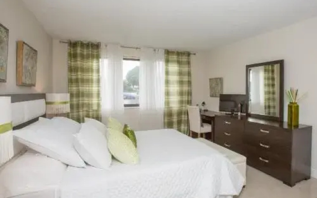photo 4 of Comfortable 1BD Apartment with Water View in Hallandale Beach