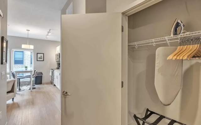 photo 4 of Comfortable 1BD Vector Suite With 95 Walkscore