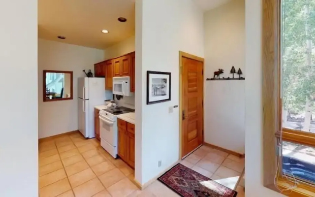 photo 3 of Comfortable and Cozy 2 Bedroom Condo Near Chair Lift 20 in Cascade Village - Shuttle to Vail Village