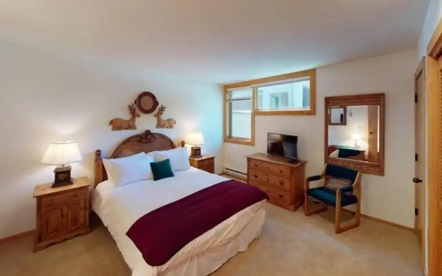 photo 4 of Comfortable and Cozy 2 Bedroom Condo Near Chair Lift 20 in Cascade Village - Shuttle to Vail Village