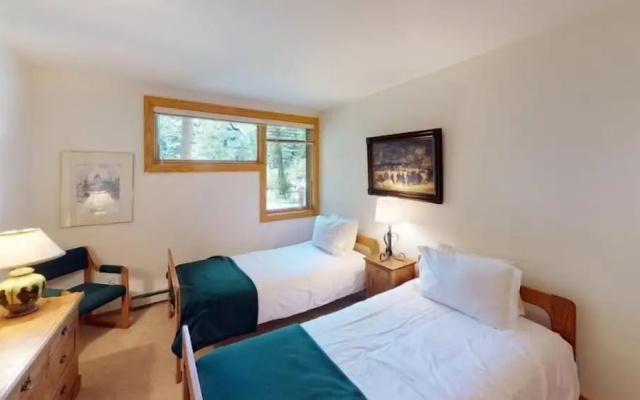 photo 5 of Comfortable and Cozy 2 Bedroom Condo Near Chair Lift 20 in Cascade Village - Shuttle to Vail Village