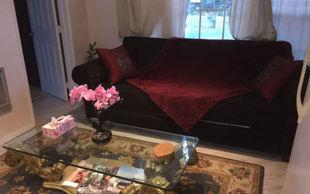 photo 3 of Comfortable Beverly Hills Town House