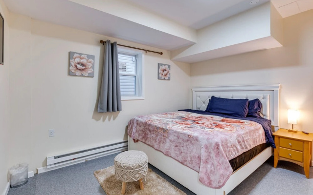 photo 4 of Comfortable Elizabeth Retreat ~ 16 Mi to Manhattan