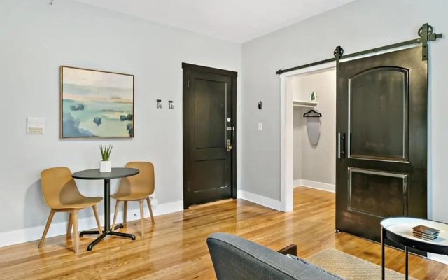 photo 2 of Comfy 1BR walk to Wellington 20min to Downtown