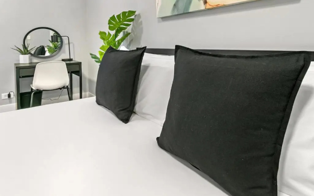 photo 5 of Comfy 1BR walk to Wellington 20min to Downtown