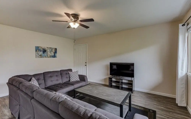 photo 3 of Comfy 2-bedroom, 5min to Concord Bart