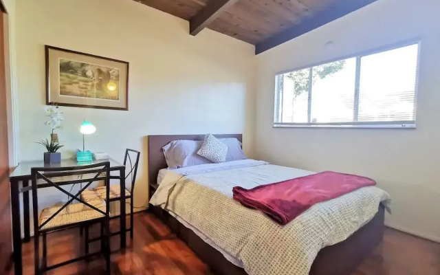 photo 2 of Comfy 2BR 1Bath Apartment near HWY580-80