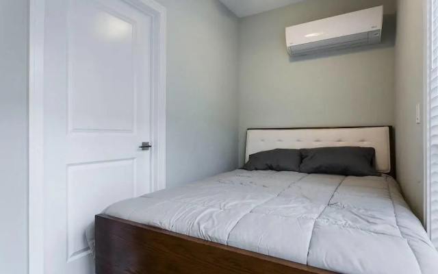photo 2 of Comfy Executives Studio