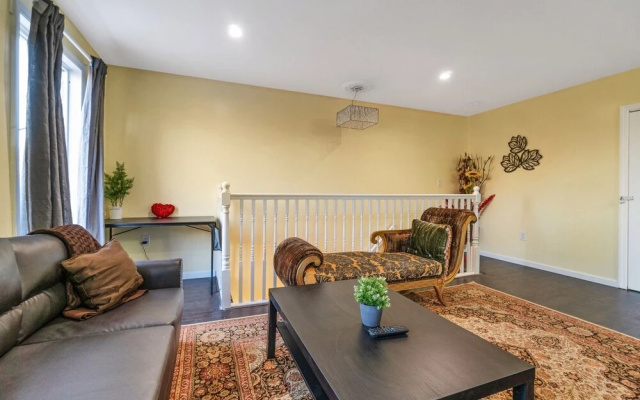 photo 2 of Comfy Queens Home - Just Minutes From Jfk Airport! 3 Bedroom Apts by Redawning
