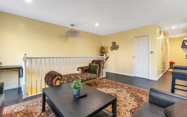 photo 3 of Comfy Queens Home - Just Minutes From Jfk Airport! 3 Bedroom Apts by Redawning