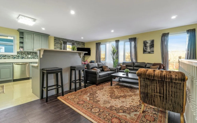 photo 4 of Comfy Queens Home - Just Minutes From Jfk Airport! 3 Bedroom Apts by Redawning